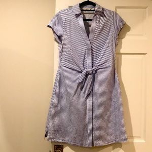 Vineyard Vines seersucker dress in size 10.